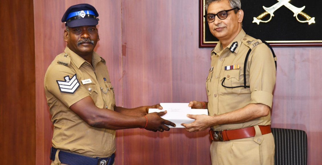 COP Gave Birth day wishes to Police personnel (4) (1)